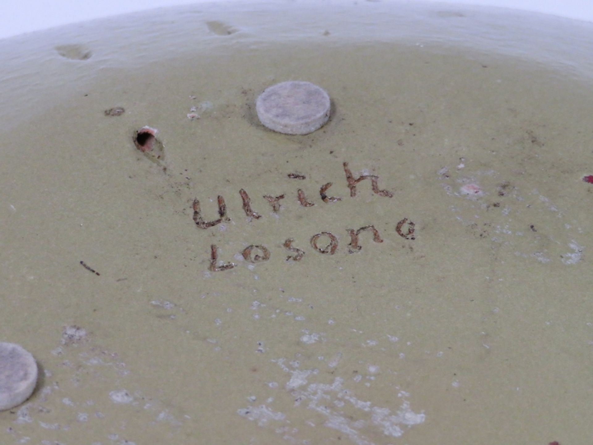 Jugendstil Teller, sign. "Ulrich Losone", Keramik mit polychromer Blütenmalerei - Bild 2 aus 2