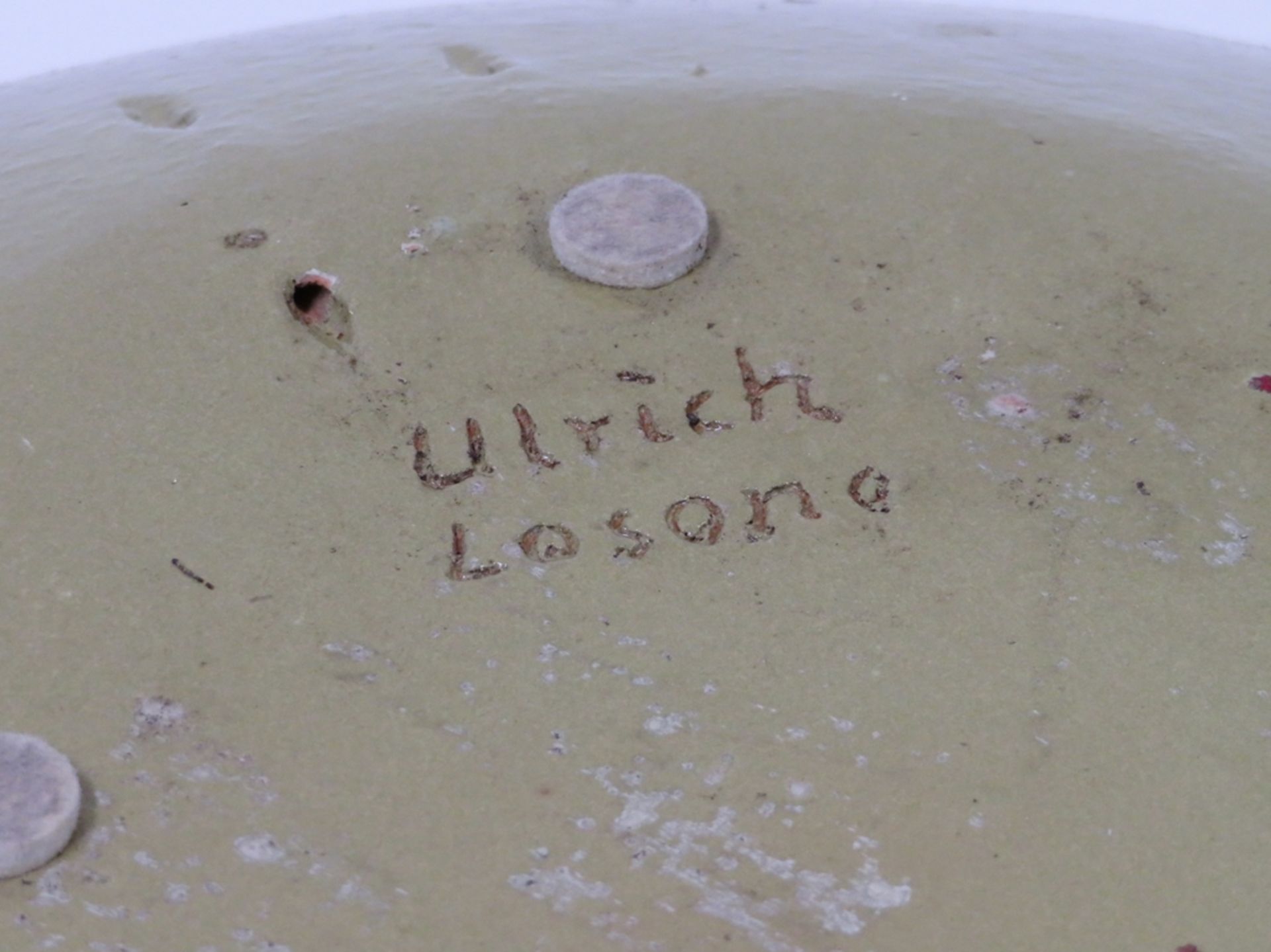 Jugendstil Teller, sign. "Ulrich Losone", Keramik mit polychromer Blütenmalerei - Image 2 of 2