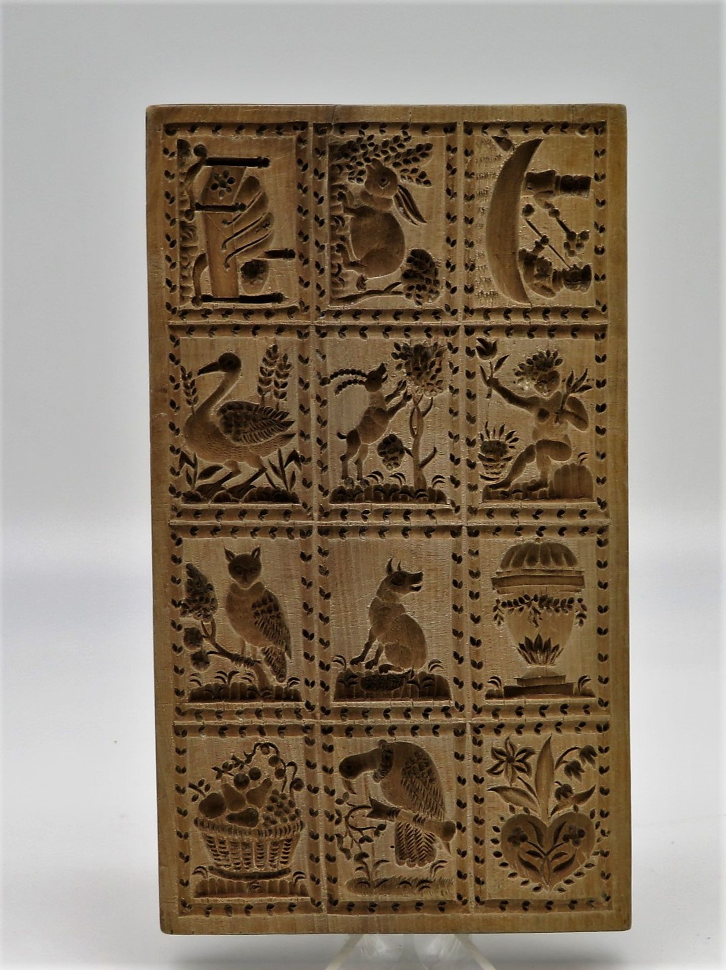 Springerle Model, Süddeutsch, 19. Jahrhundert, 12-fach, fein beschnitzt, 21,5 x 12,5 x 2 cm.