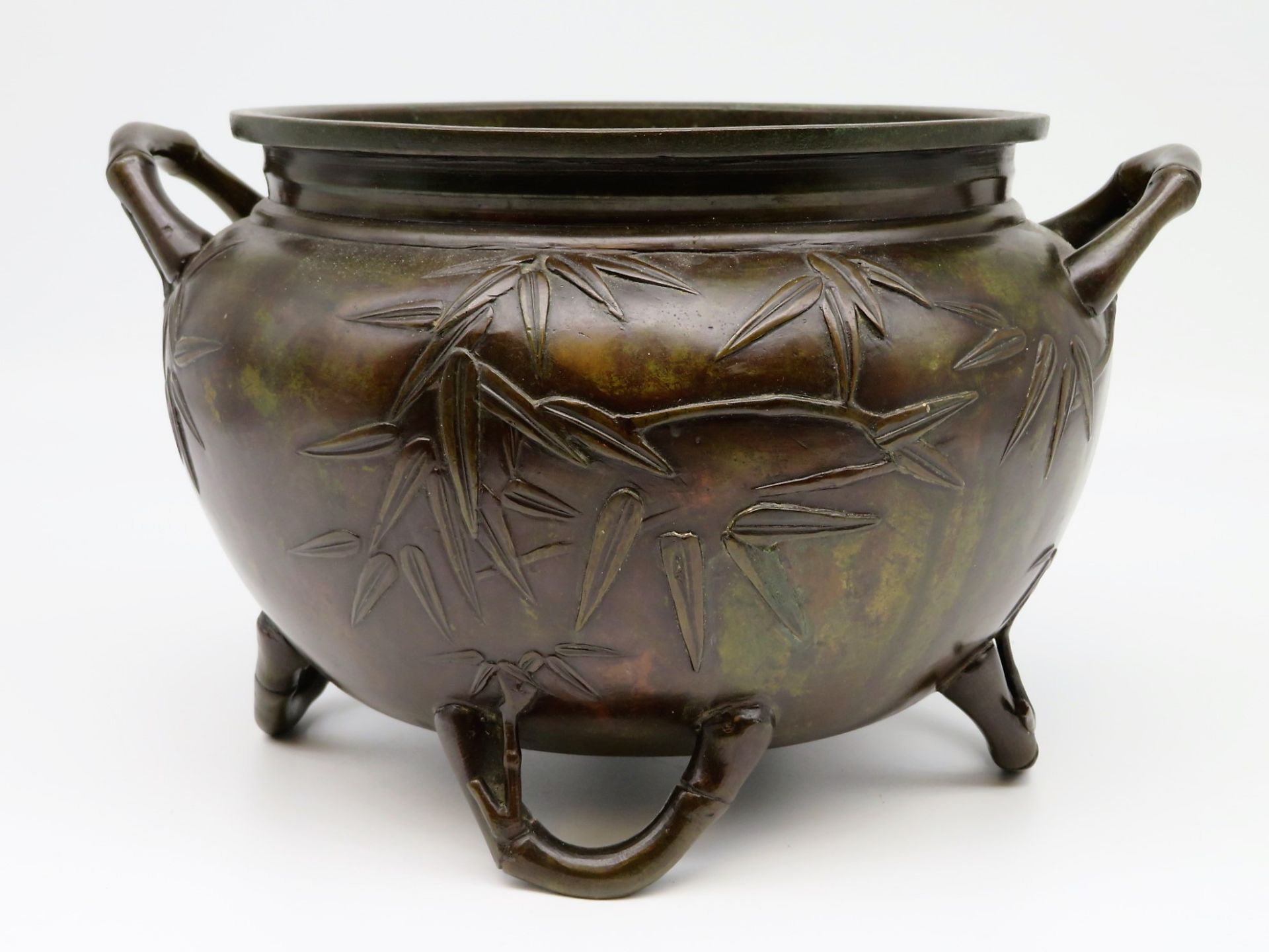 Cachepot/Übertopf mit Henkeln, Japan/China, Meiji Periode, 1868 - 1912, Bronze mit Bambusrelief, h - Image 2 of 3