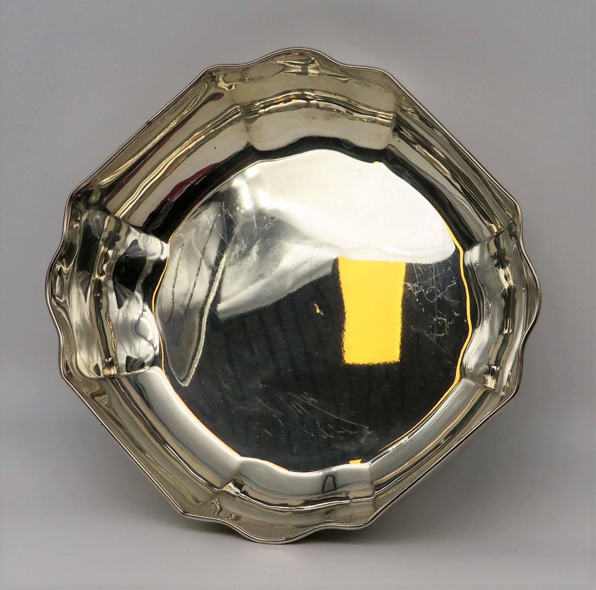 Schale, 1000er Silber, gepunzt, 490 g, h 7 cm, d 24 cm. - Image 2 of 2