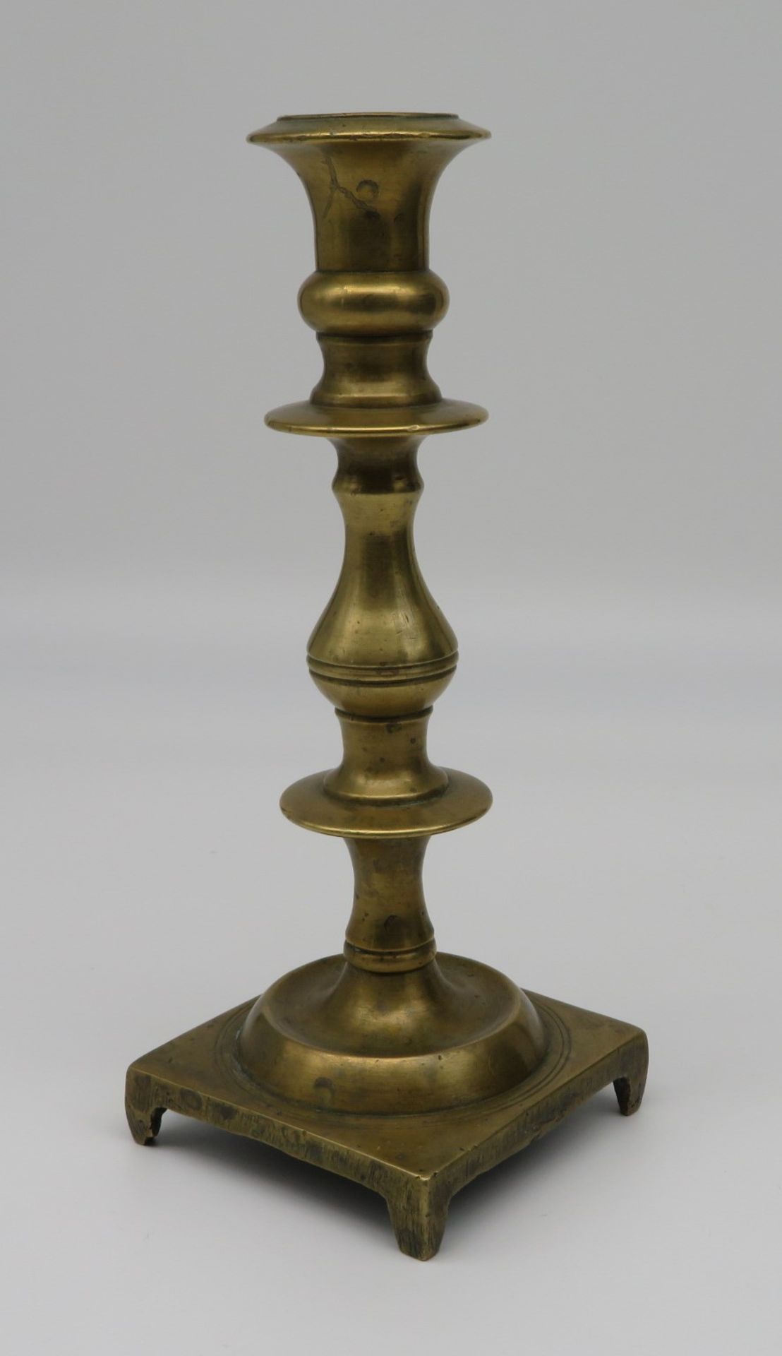 Kerzenleuchter, 1. Hälfte 19. Jahrhundert, Bronze, h 23 cm, d 8,5 cm.