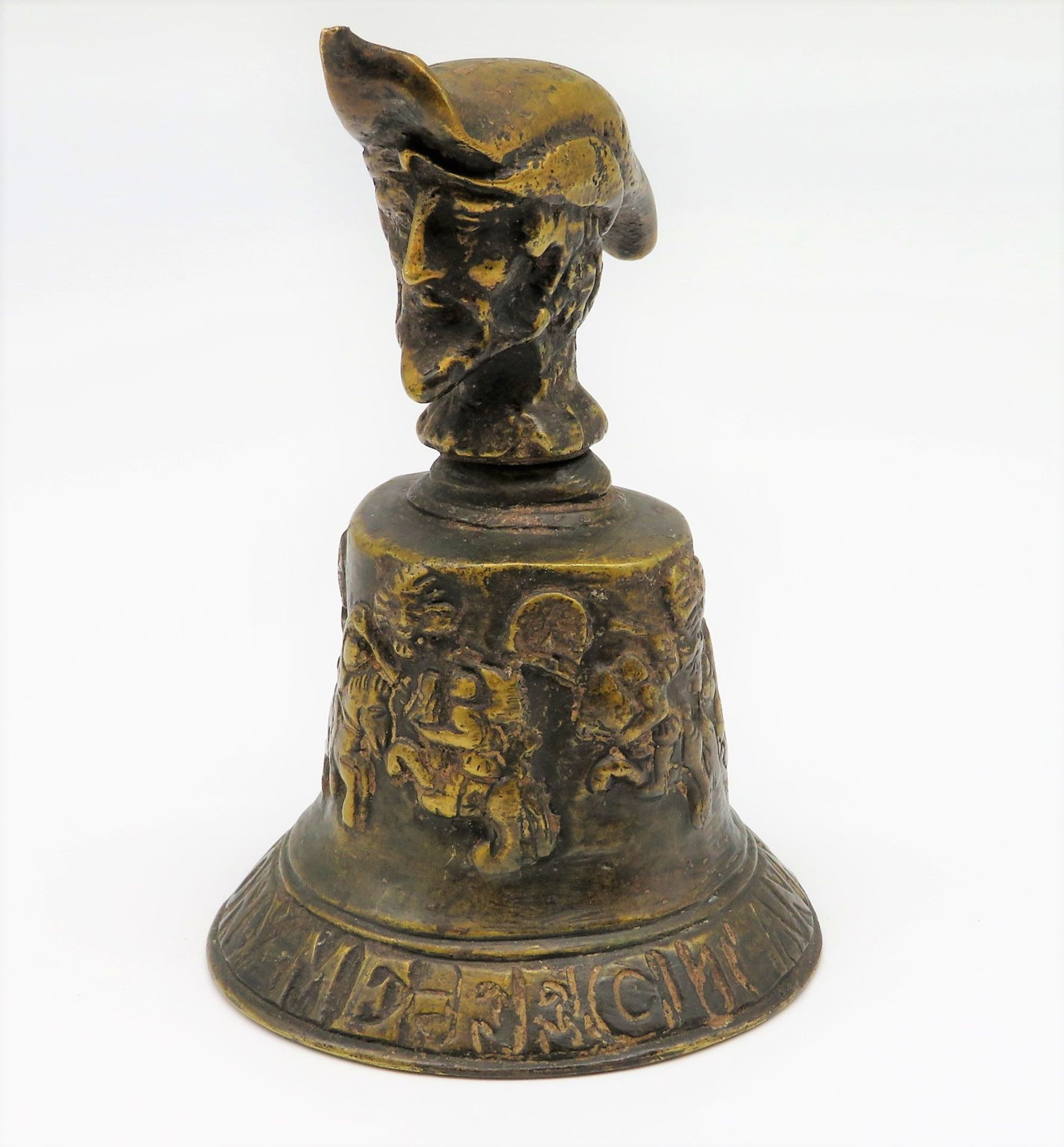 Tischglocke, Bronze, dat. 1569, wohl späterer Abguss, h 13 cm, d 8,5 cm.