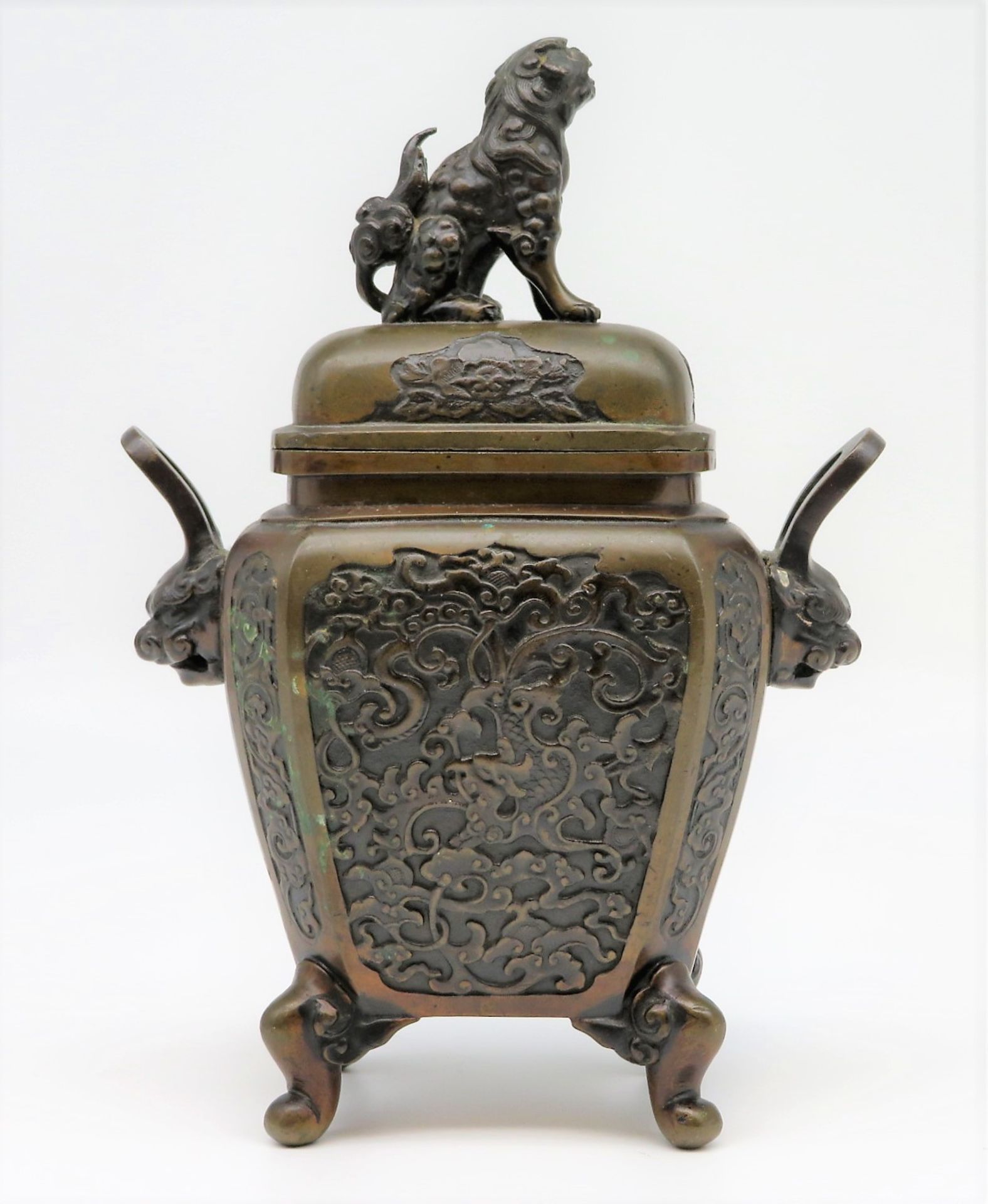 Koro, China, um 1900, Bronze, Drachendekor, 23 x 17 x 9 cm. - Image 3 of 4