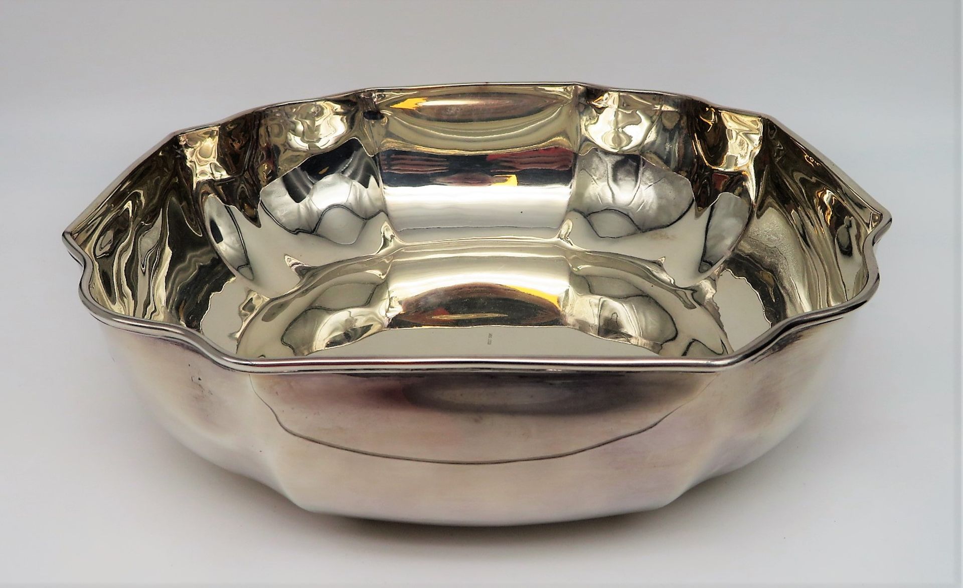 Schale, 1000er Silber, gepunzt, 490 g, h 7 cm, d 24 cm.