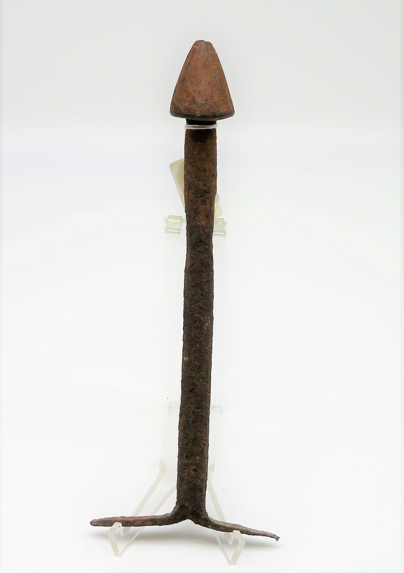 Fruchtbarkeitsfigur, Afrika, Benin, wohl Fon, Phallus, Eisen geschmiedet, h 27 cm, d 11 cm.