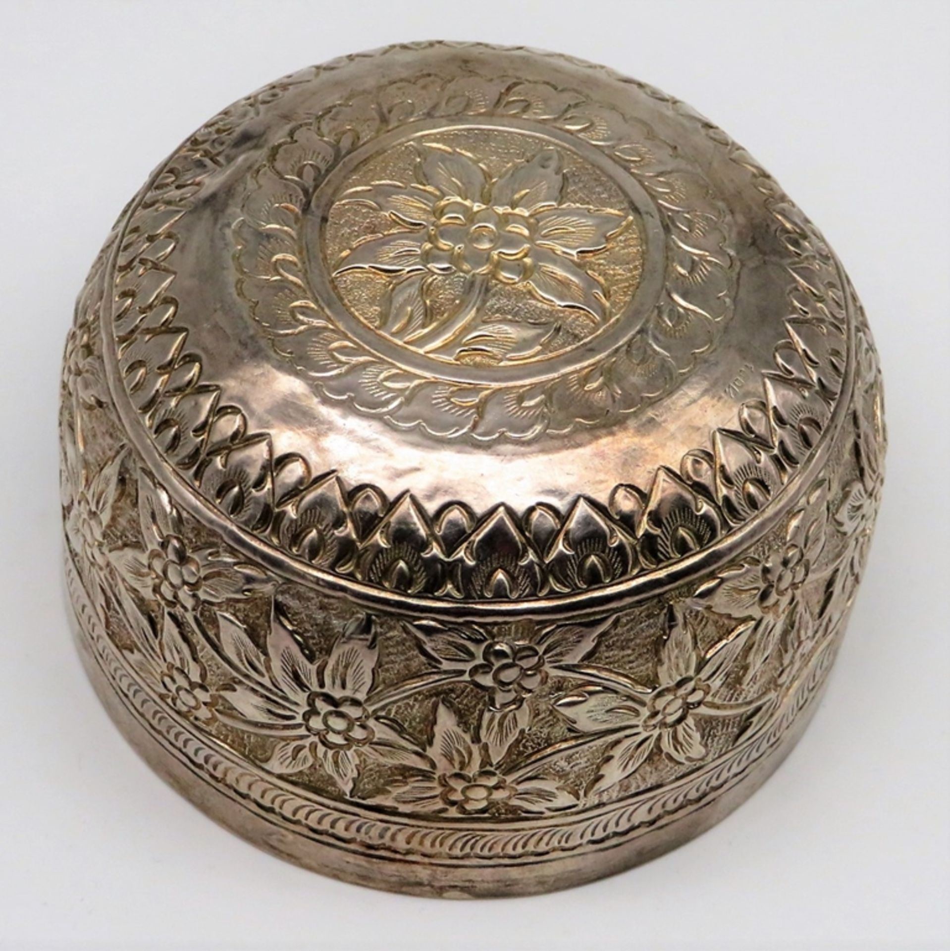 Schale, Indien, 19. Jahrhundert, 800er Silber, handgetrieben, 75 g, h 5,5 cm, d 9 cm. - Image 2 of 2