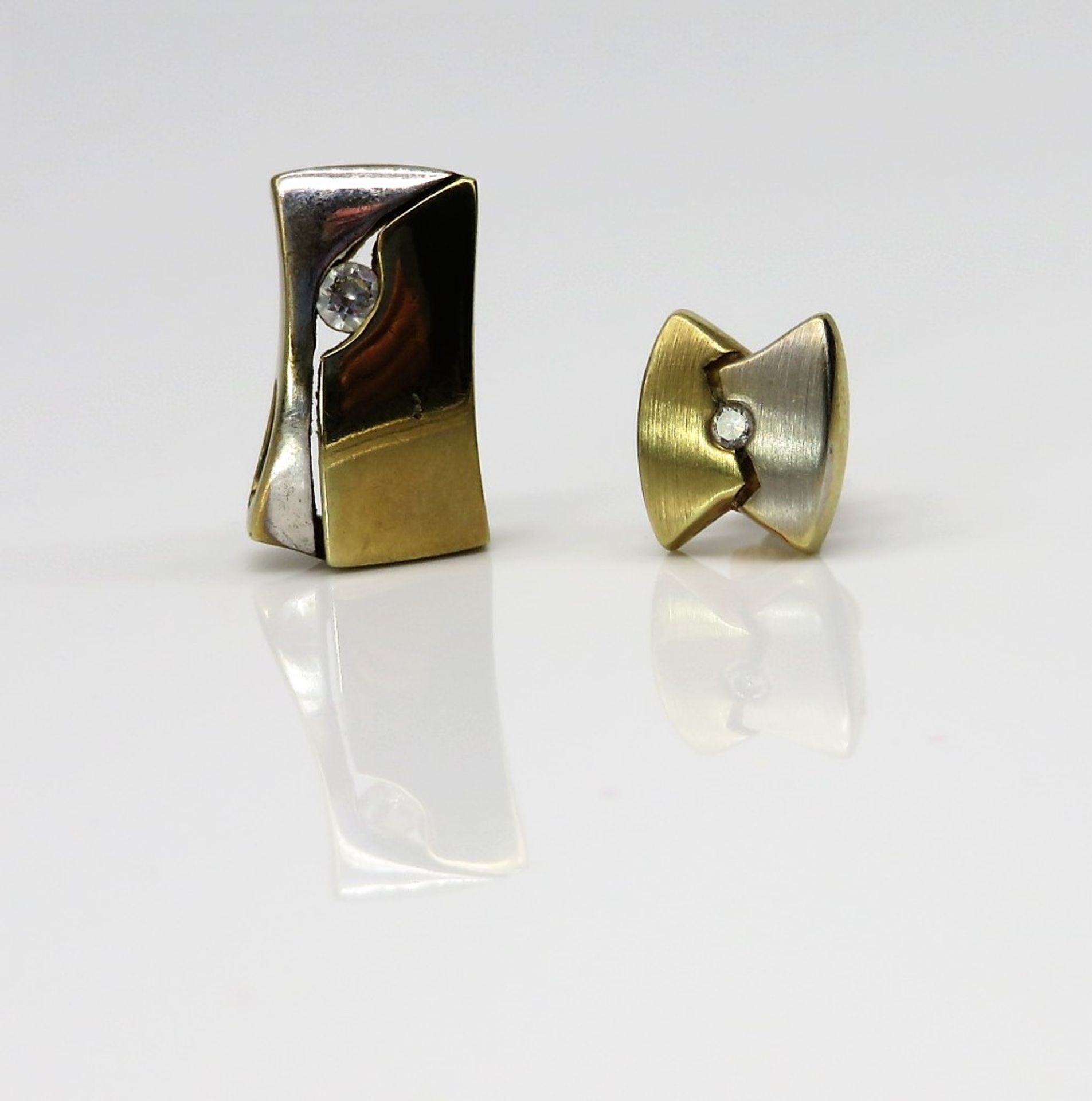 Ohrstecker und Anhänger, modern, 333er Gelb- und Weißgold, zus. 2,6 g, 1 x Goldschmiedesigné "Z", A