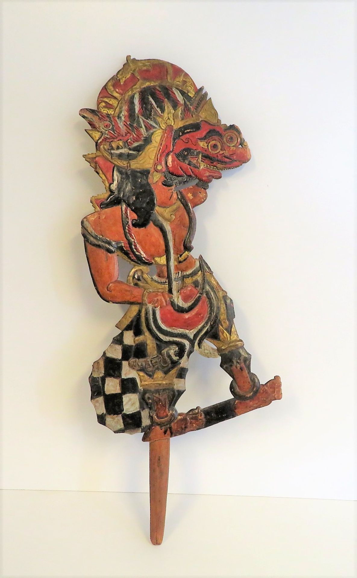 Wayang (Kulit) Puppe, Indonesien, 18./19. Jahrhundert, Holz geschnitzt mit polychromer Bemalung und