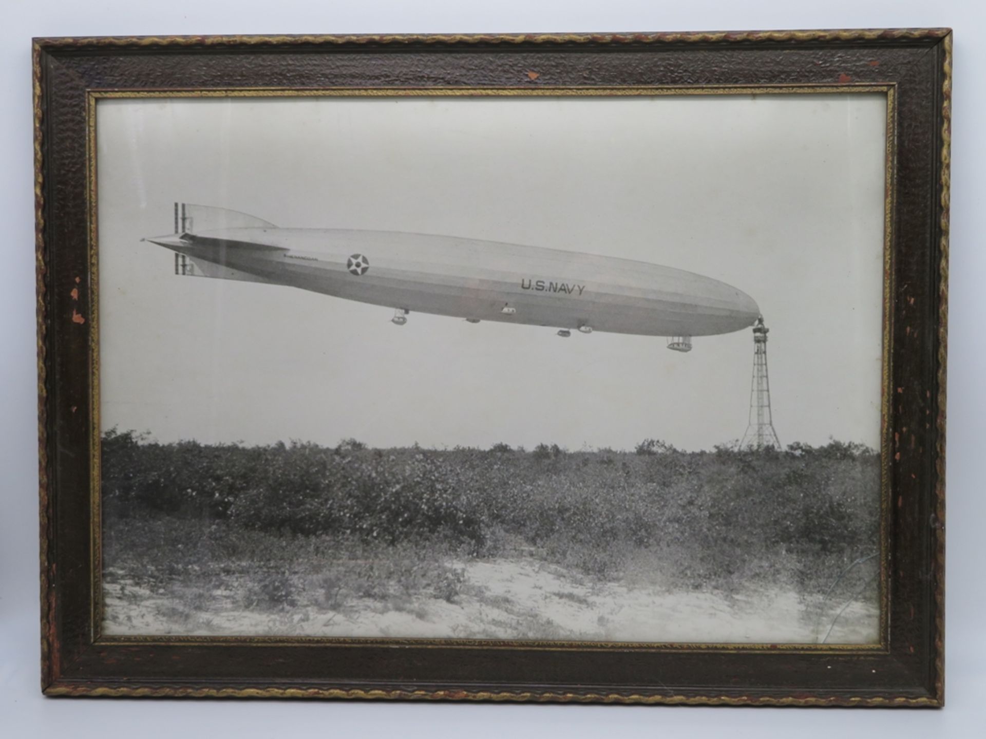3 Fotografien, Zeppelindarstellungen, ca. 34 x 44 cm, R. - Image 2 of 2