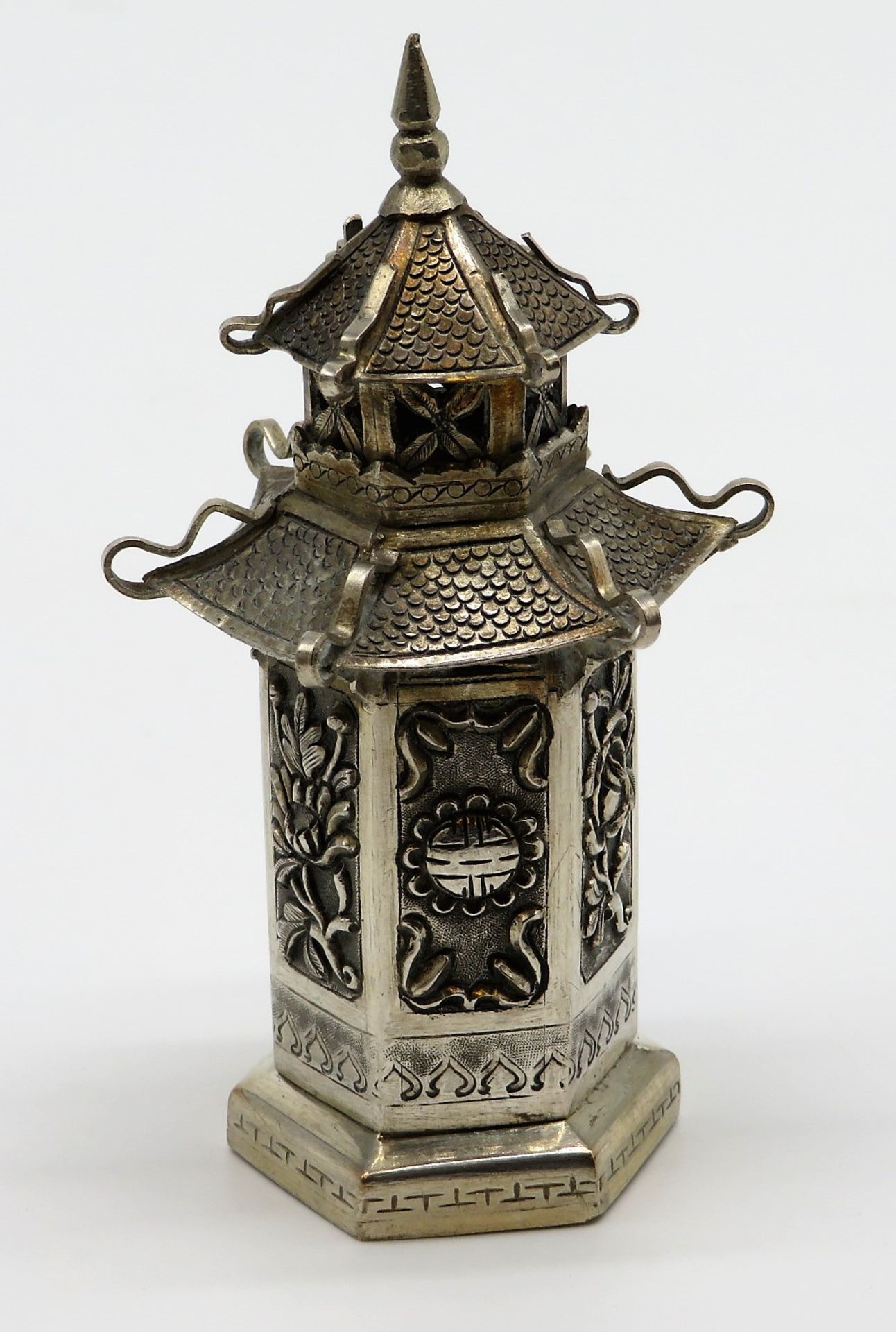 Deckeldose für Potpourri in Form einer Pagode, China, 800er Silber, gepunzt, 63 g, h 10 cm, d 5,5 c