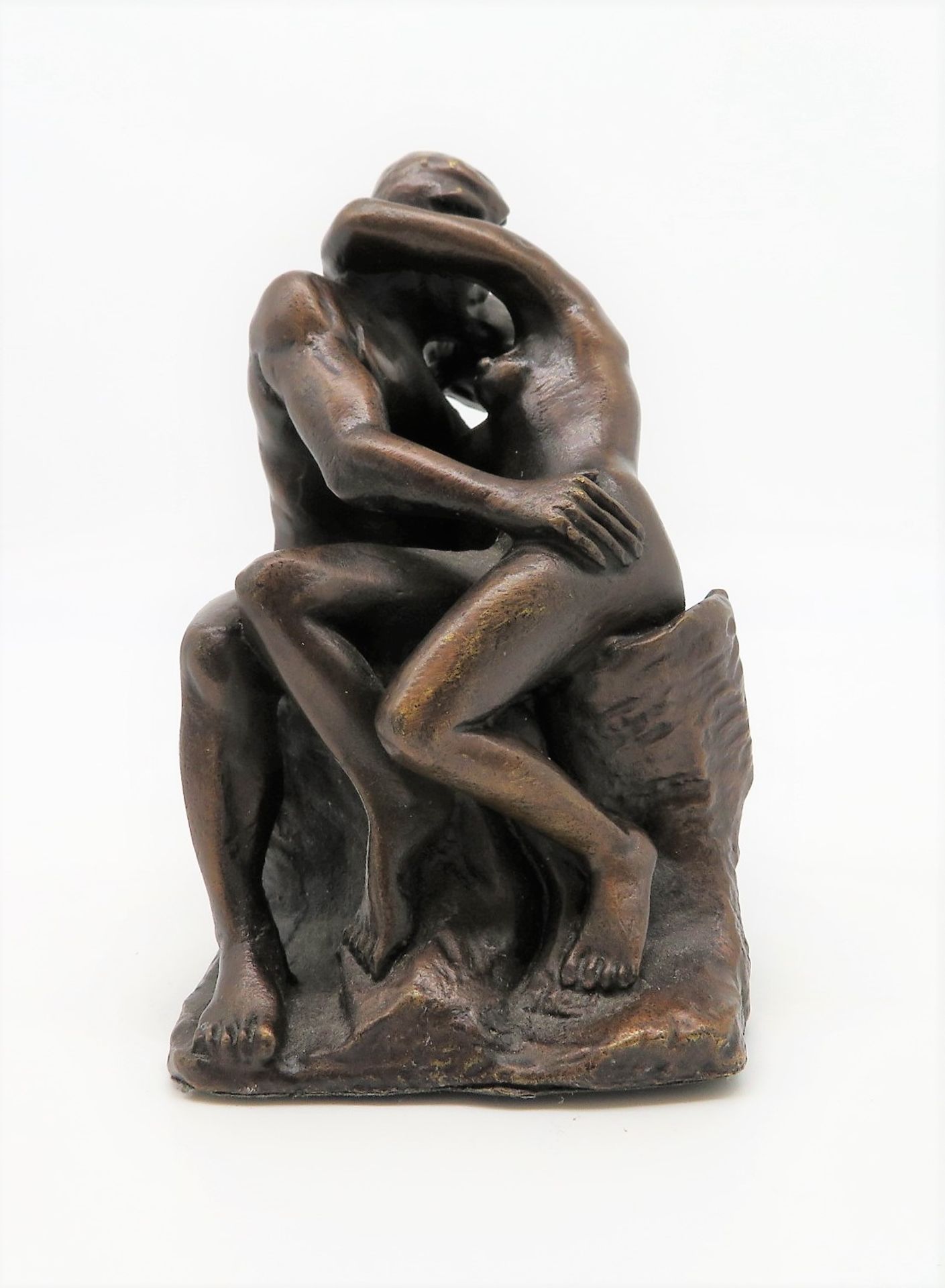 Museumskopie "Der Kuss", nach Auguste Rodin, Bronze, 11,5 x 7 x 7,5 cm.