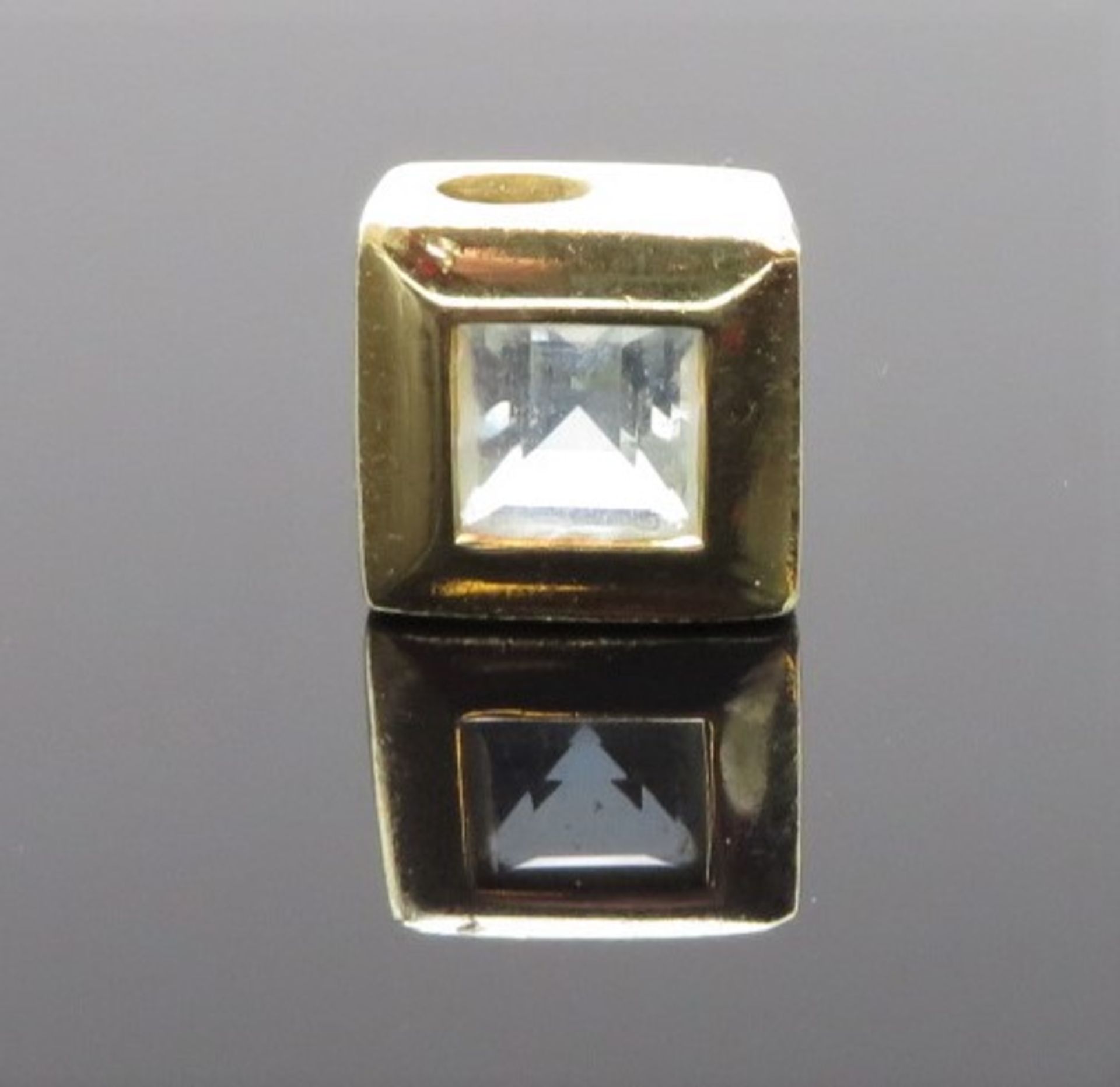 Anhänger, geschliffener Aquamarin, 585er Gelbgold, gepunzt, 3,4 g, 1 x 1 cm.