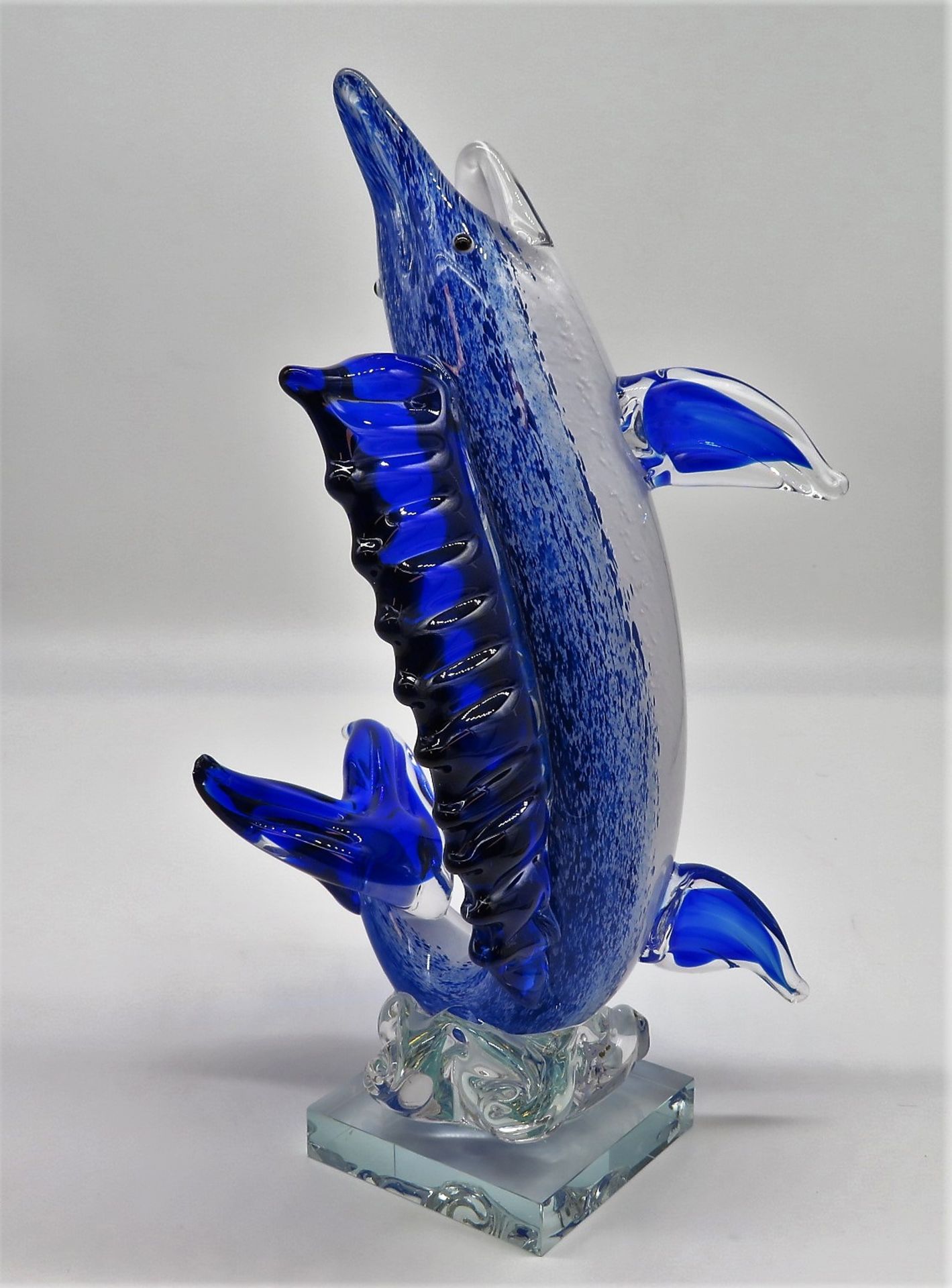 Designer Objekt in Form eines Fisches, Murano, Blau und Weiß eingefärbtes Glas mit Silberflimmer, 1 - Bild 2 aus 2