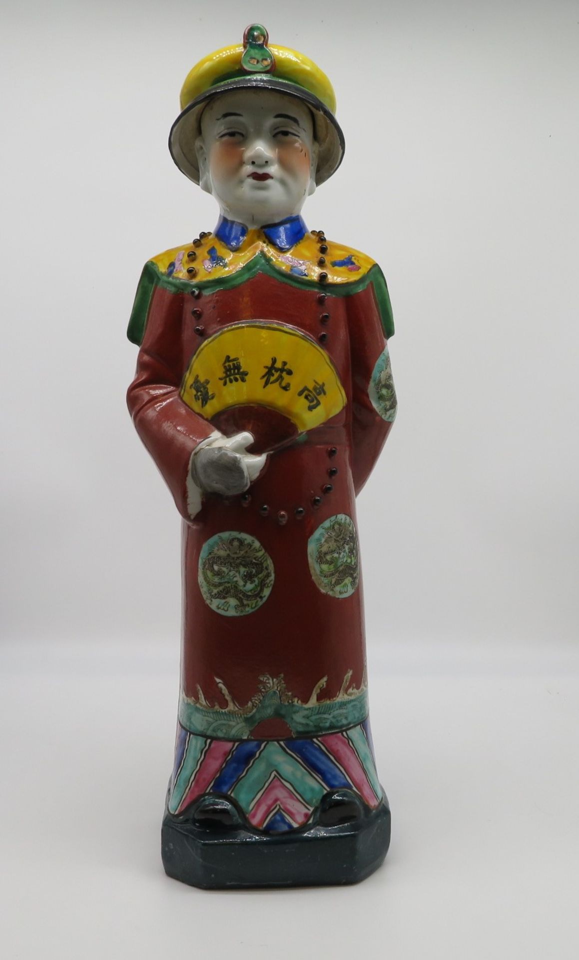 Porzellanfigur, China, polychrome Bemalung, Prägemarke im Boden, h 57 cm, d 20 cm.