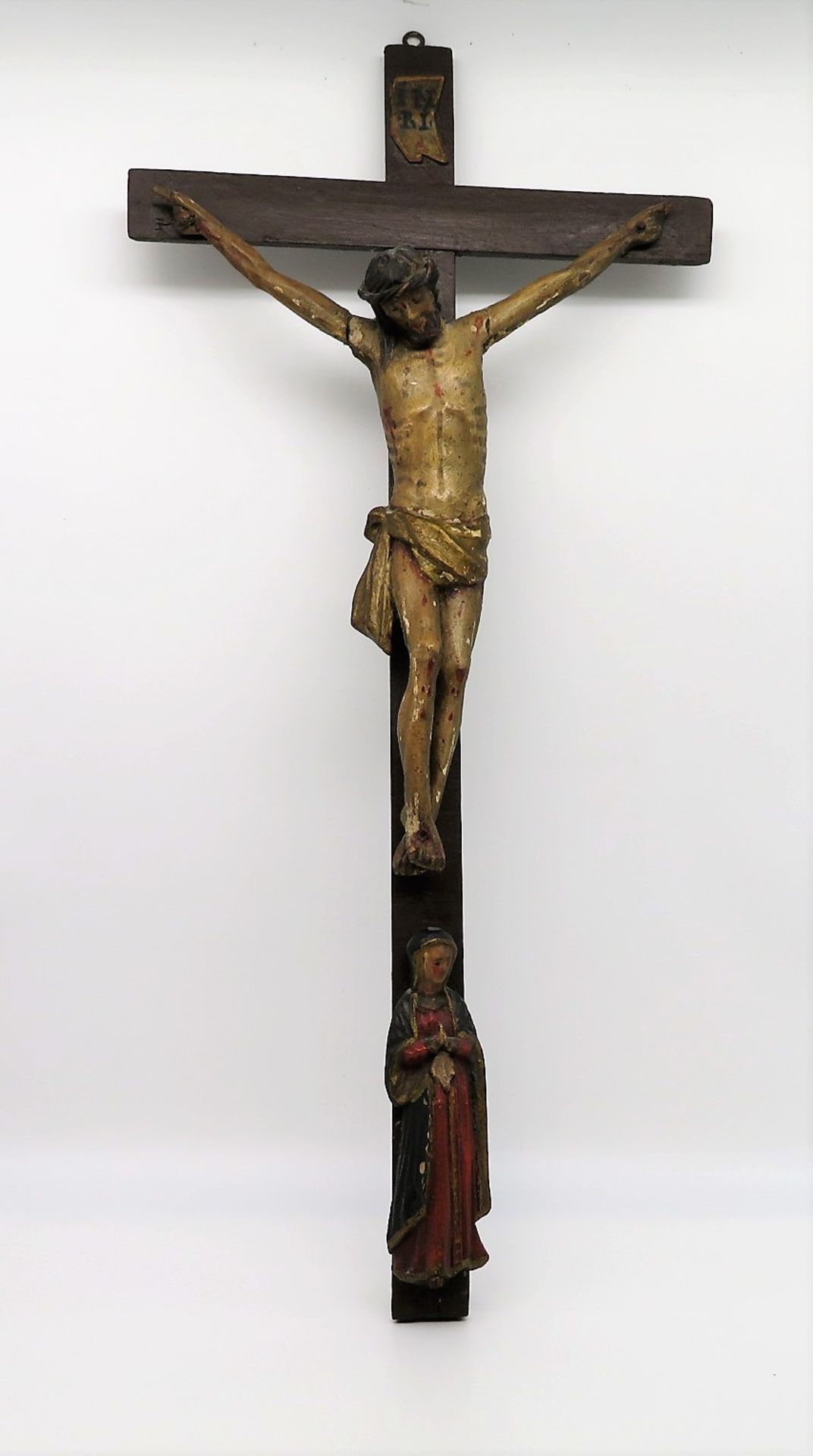 Kreuz, um 1800, Holz geschnitzt und farbig gefasst, Korpus 35 x 30 cm.