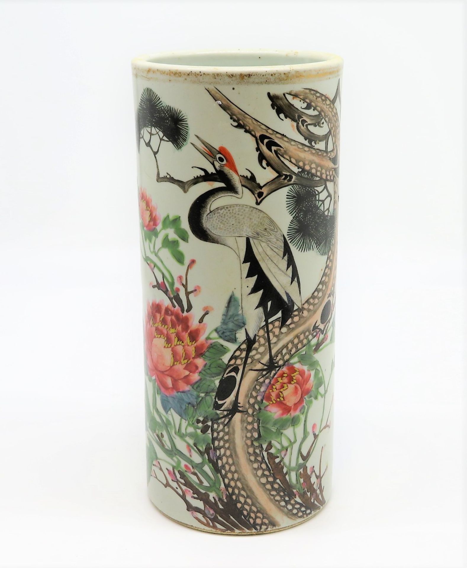 Vase, China, 19. Jahrhundert, Porzellan mit polychromer Blüten- und Vogelmalerei, sign., rote Boden