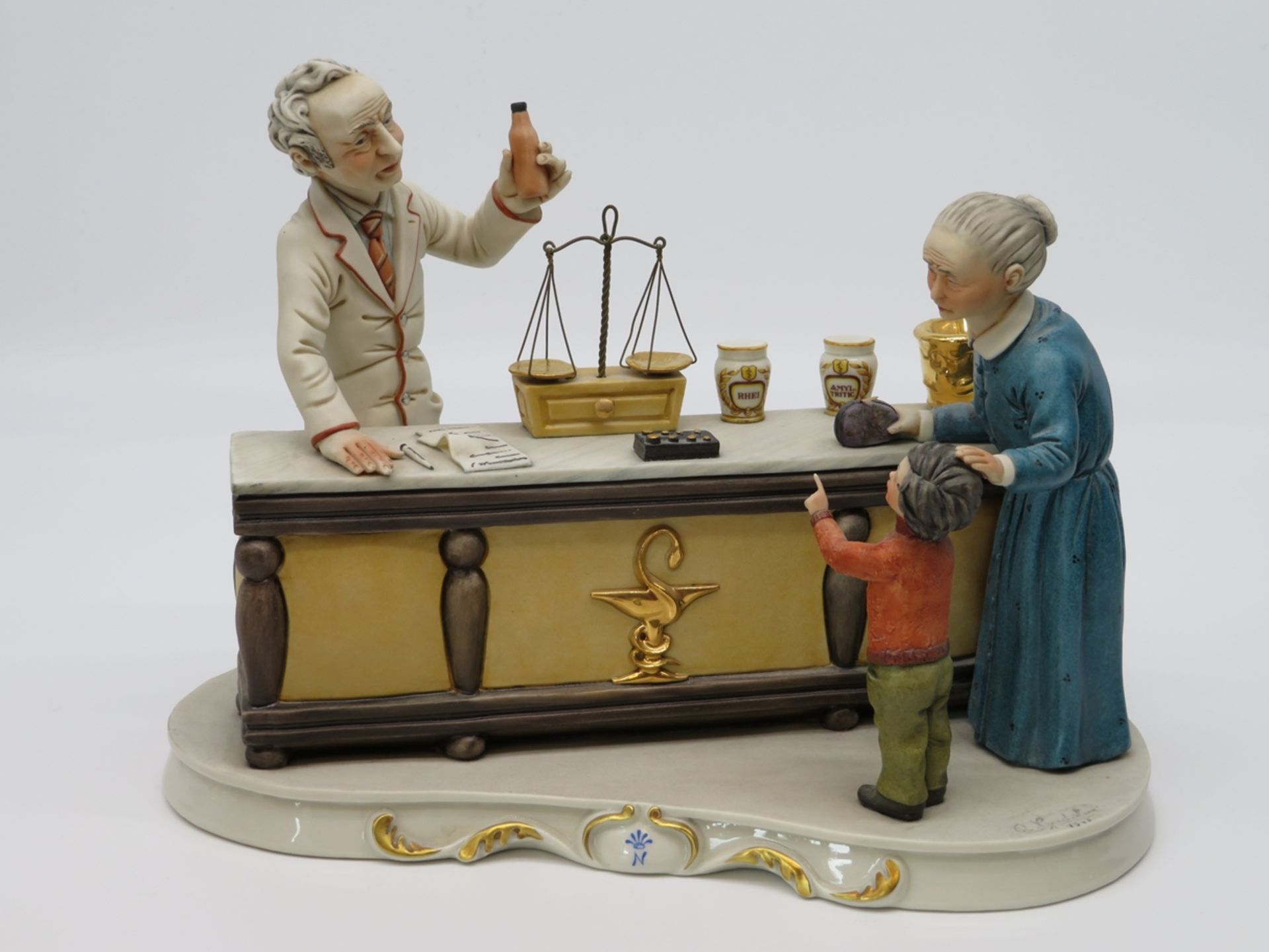 Der Apotheker, Neapel, Capodimonte, Entwurf R. Guidolin, 1960er Jahre, POrzellan mit polychromer Be