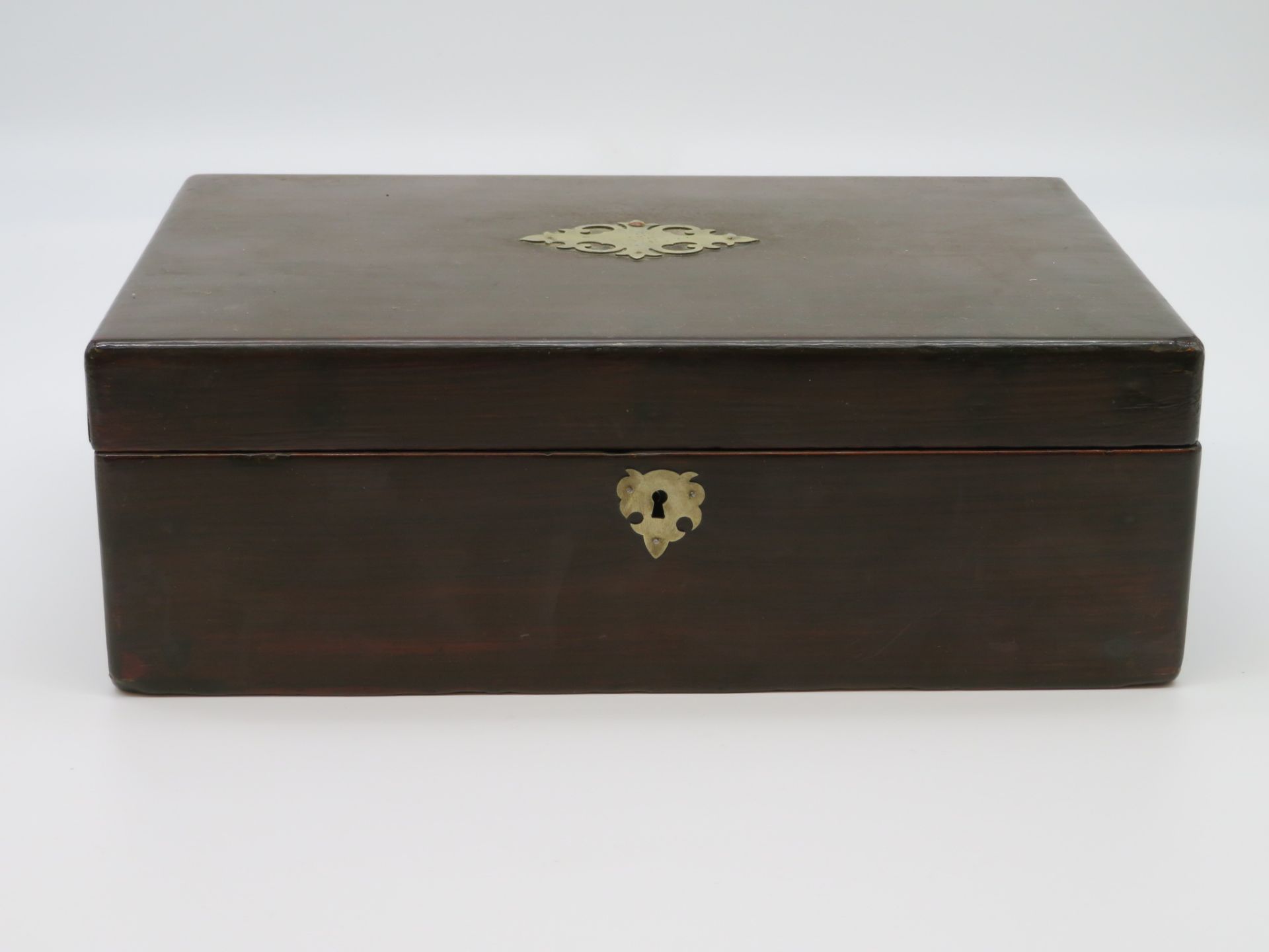 Schatulle, um 1900, Edelholz, 10 x 28,5 x 19 cm.