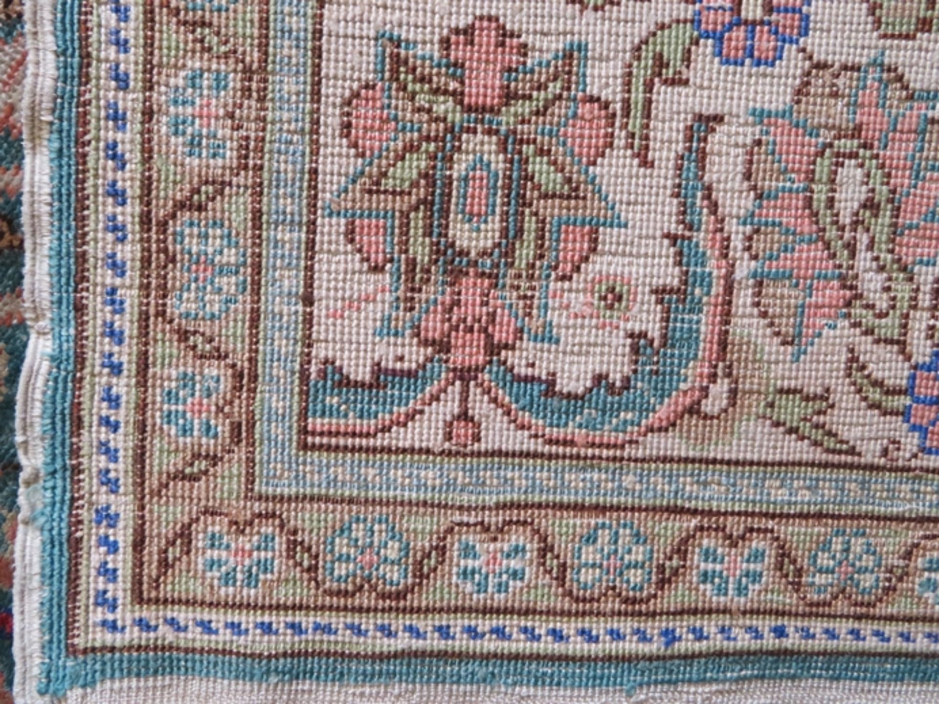 Seidenteppich, Türkei, antik, Laufstellen, ca. 144 x 90 cm. - Image 3 of 3