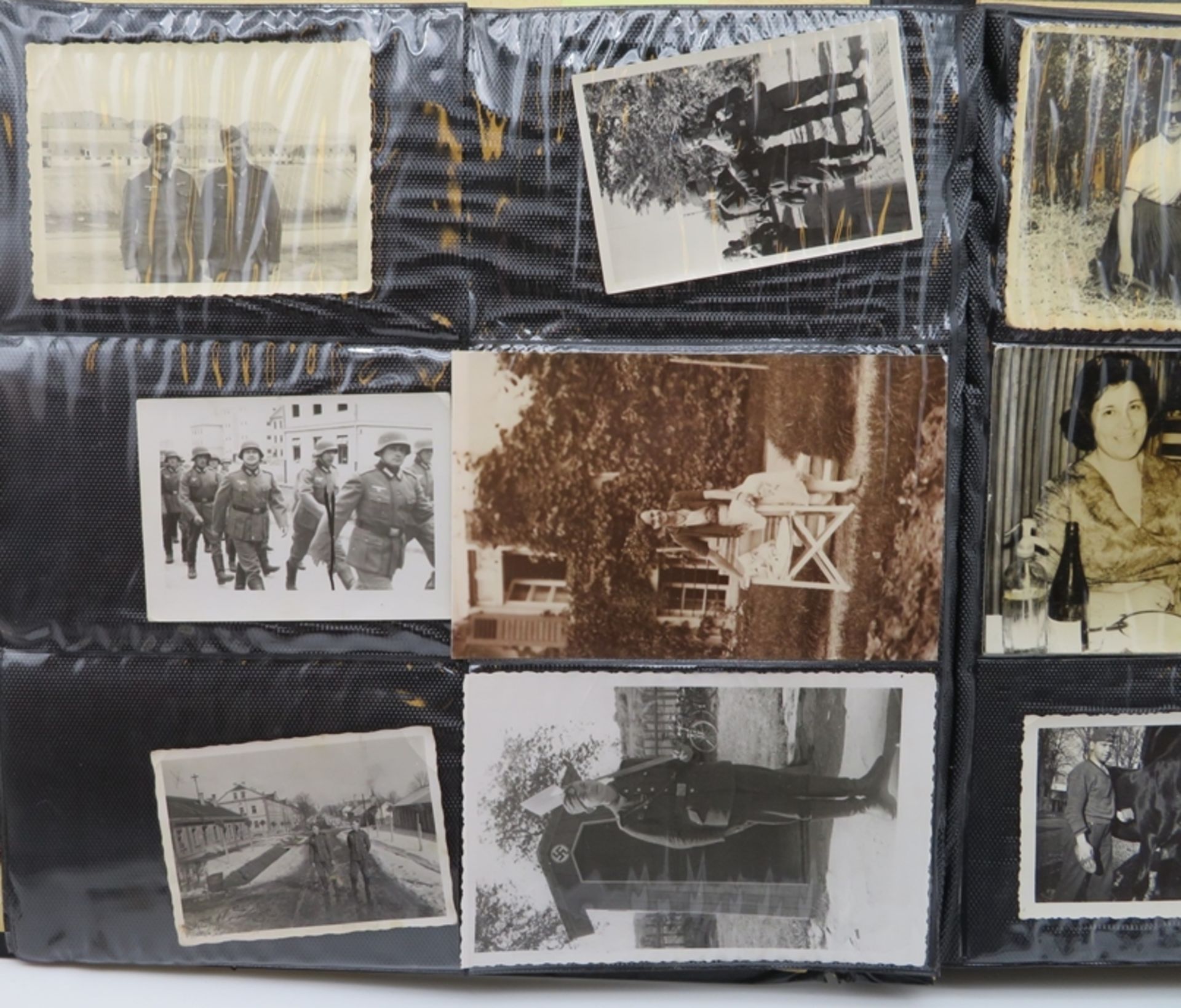 Album mit ca. 250 Fotos, davon von zahlreiche I. und II. Weltkrieg.