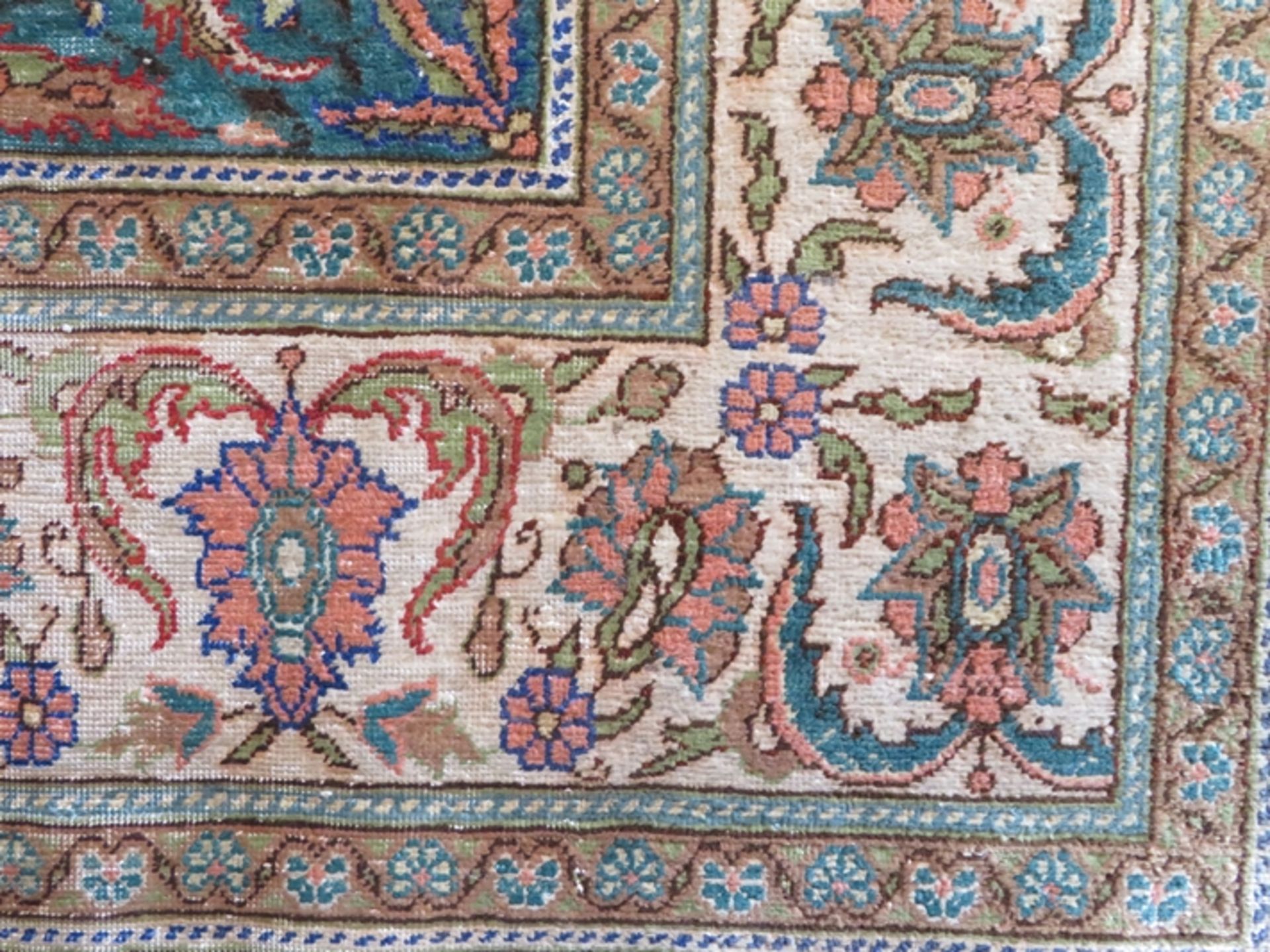 Seidenteppich, Türkei, antik, Laufstellen, ca. 144 x 90 cm. - Image 2 of 3