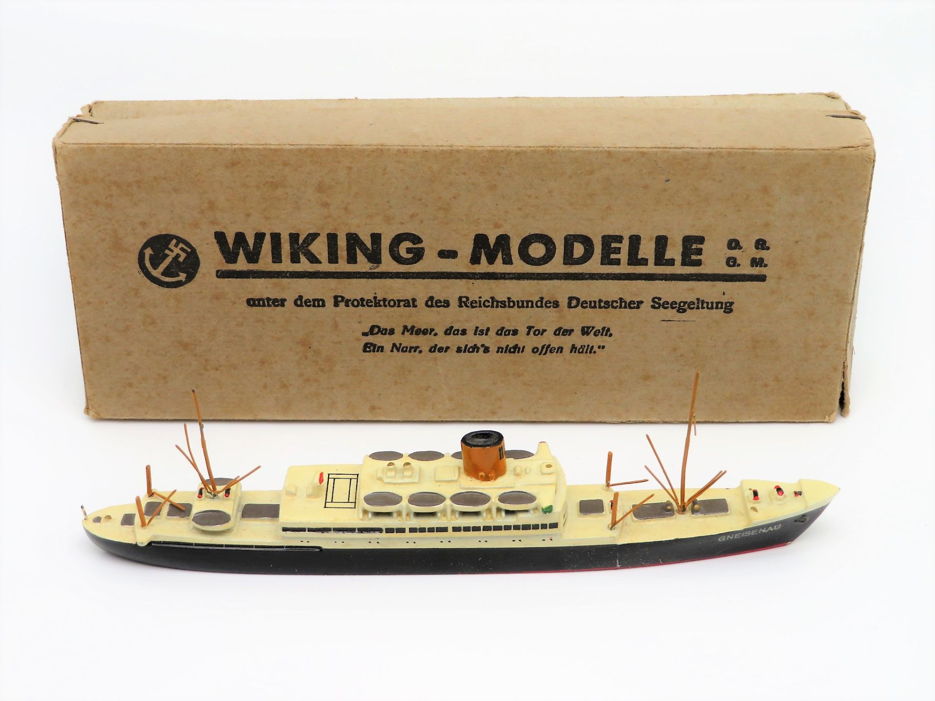 Modellschiff, Modell Gneisenau, Wiking, OVP, 5 x 16 x 2,3 cm.