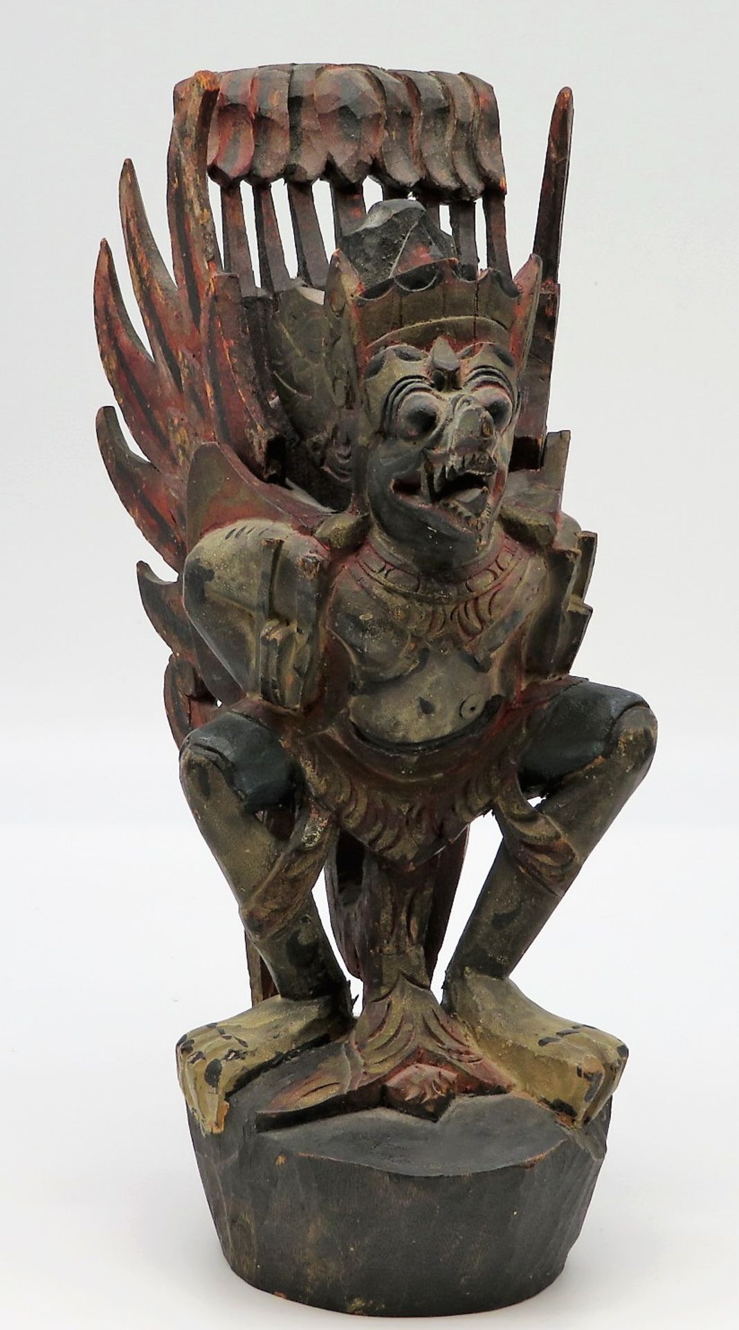 Garuda, Indonesien, Holz geschnitzt und polychrom gefasst, 30 x 19 x 14,5 cm.