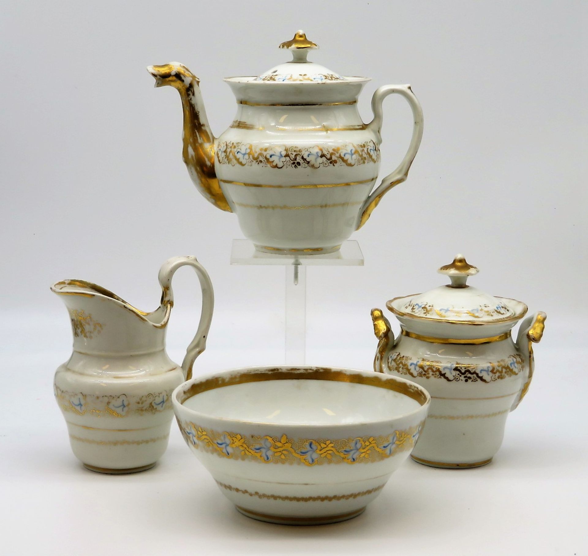 4 teiliges Teeservice, Biedermeier, 19. Jahrhundert, Weißporzellan mit Goldmalerei, Abrieb, Teerand