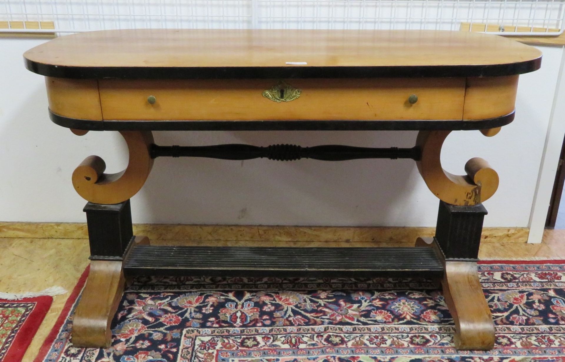 Schreibtisch, 19. Jahrhundert, Kirschbaum, teils geschwärzt, einschübig, rest.bed., 81 x 128 x 63 c