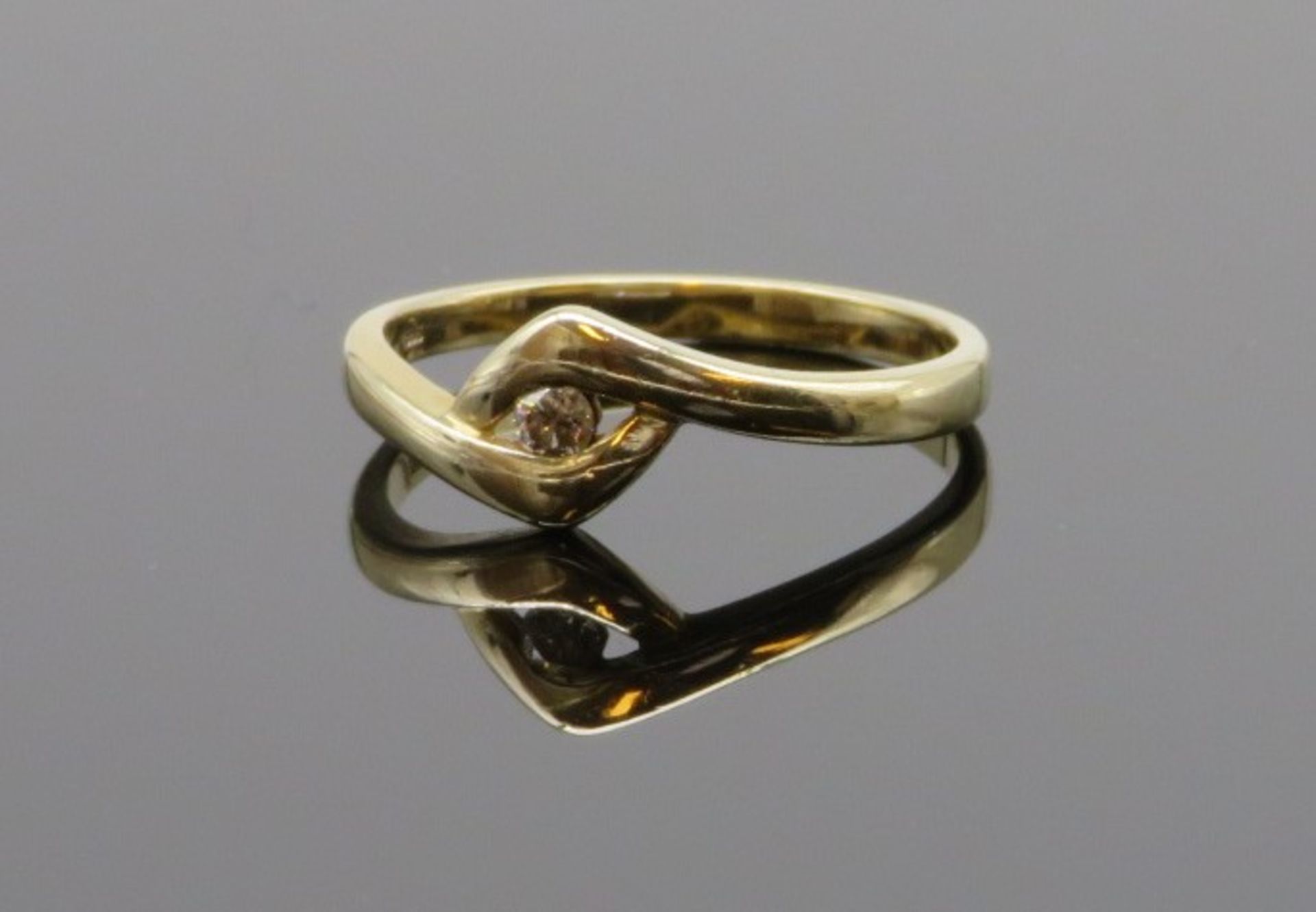 Damenring, Brillant, ca. 0,07 ct, 585er Gelbgold, gepunzt, 2,4 g, Ringgr. 56.