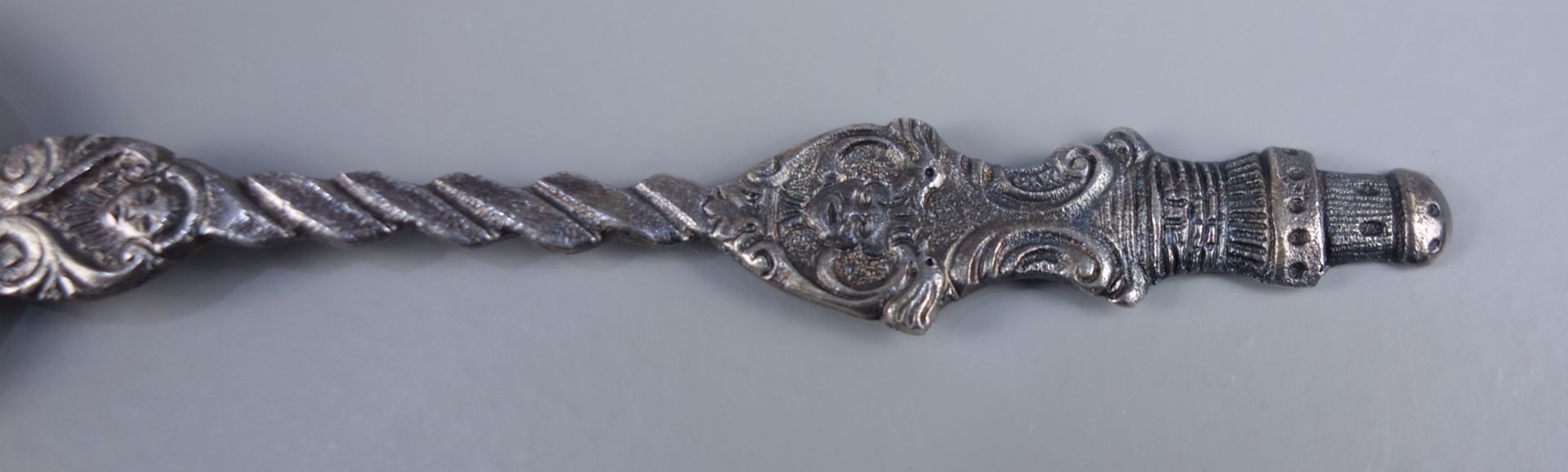 6 Mokkalöffel mit Turmmotiv und Putti, Estro, 835er Silber, L.10,6cm, Gew.60g, - Image 2 of 2