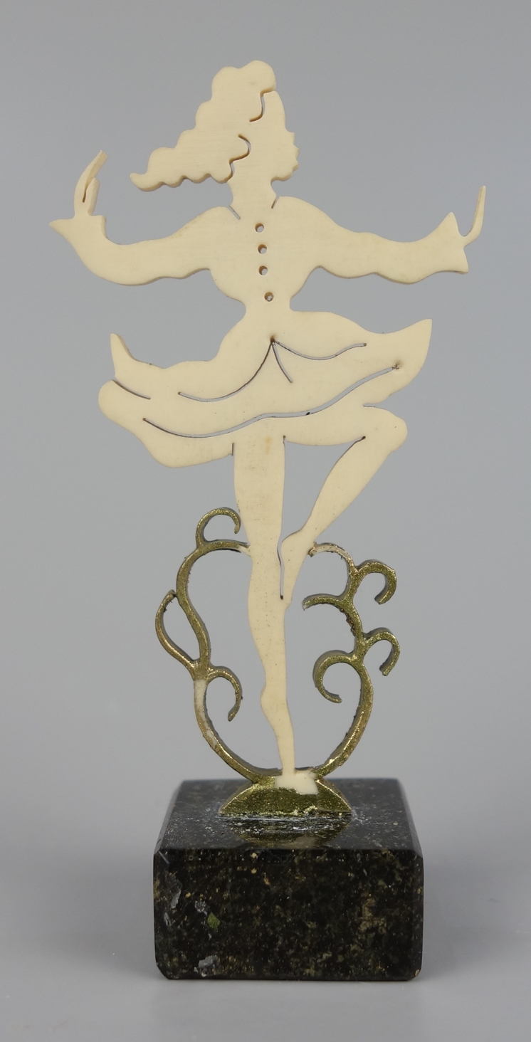 Miniatur "Tänzerin", Bein auf Marmor, 30er Jahre, gesägte Platte aus Bein, part - Image 2 of 2