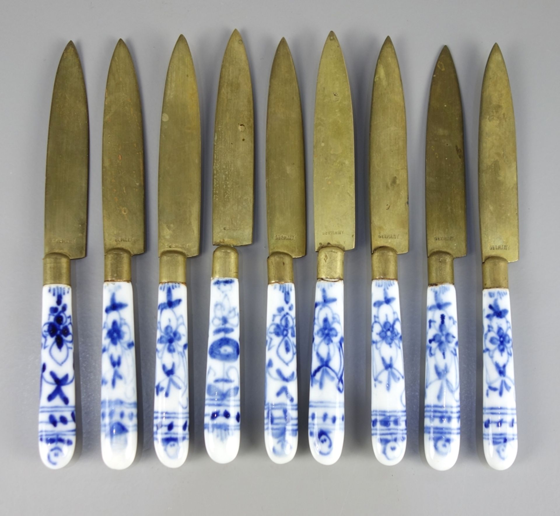 9 Obstmesser mit Porzellangriff, um 1920, Messingklinge, Gesamt-L.15,5cm
