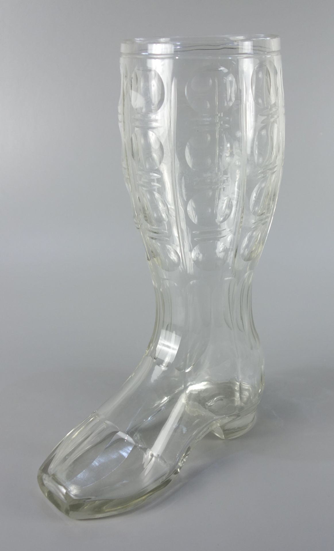 Stiefel (Trinkgefäß), um 1890, breiter Schäl- und Punktschliff, H.28,5cm - Image 2 of 4