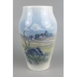 Vase mit Landschaft mit kleinem Häuschen, Royal Copenhagen, Unterglasurmalerei,