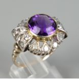 Ring mit Amethyst und 18 Diamanten, 585er Gold, Gew.5,12g, mit Wertgutachten, z