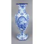 Vase, Franz Anton Mehlem, Bonn, um 1890, Keramik, Modell-Nr.3033, Dekor: Lyonoi