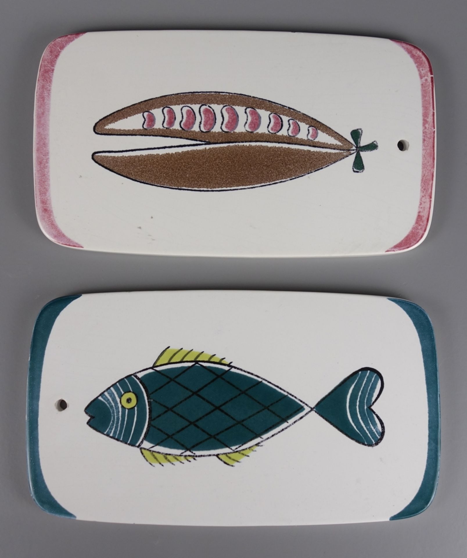 Paar Frühstücksbretter mit Schote und Fisch, Keramik, wohl Italien, 1950er Jahr