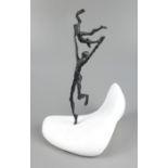 surrealistische Plastik "Vater mit Kind", Bronze, 2. Hälfte 20.Jh., auf weißem