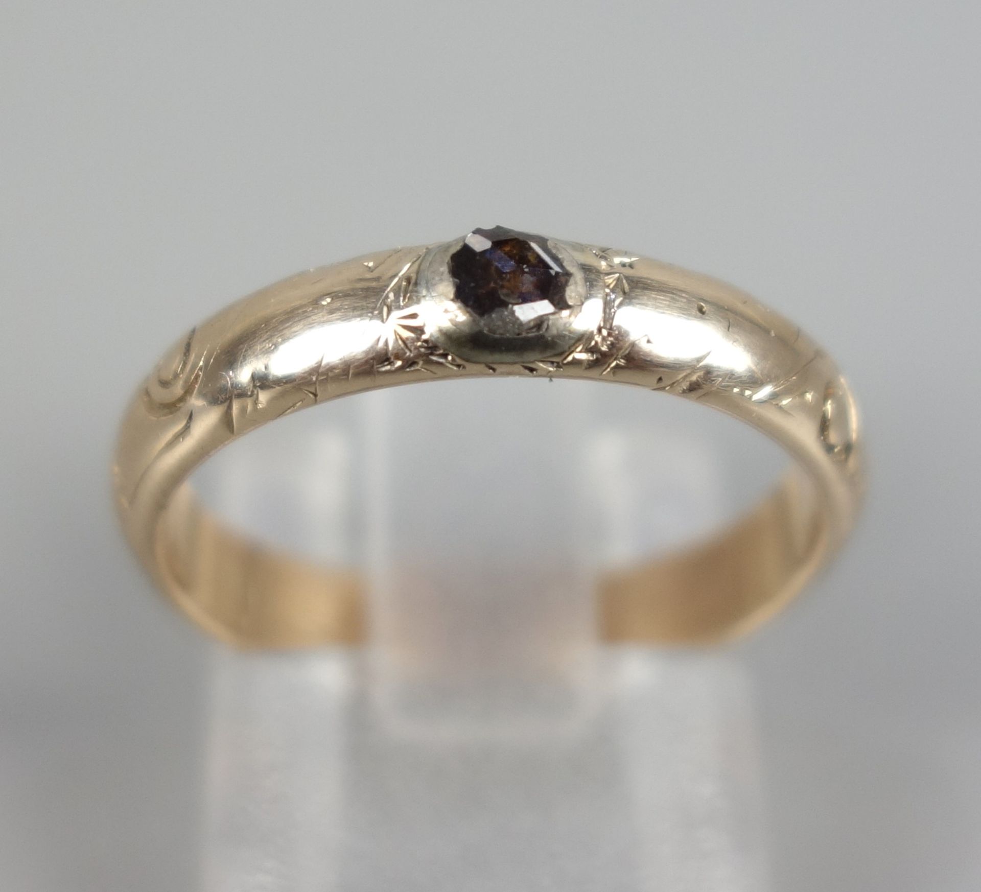 Ring mit Diamantröschen, 333er Gold, 2,82g, in Ringschiene eingearbeitet, ca.0, - Bild 2 aus 2