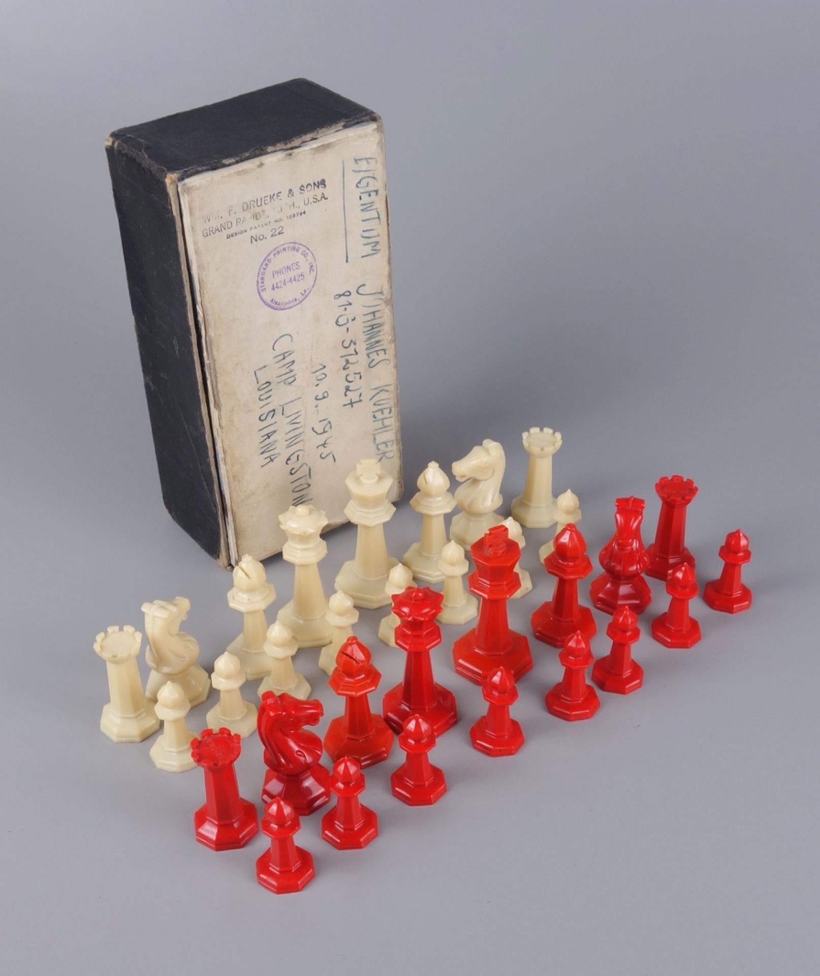 32 Schachfiguren, Drueke&Sons, Grand Rapids, USA, in Originalkarton, 1940er Jah