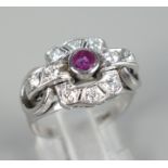 Ring mit Rubin und Altschliff-Brillanten, 585er Weißgold, Gew.7,59g, zentraler,