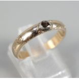 Ring mit Diamantröschen, 333er Gold, 2,82g, in Ringschiene eingearbeitet, ca.0,