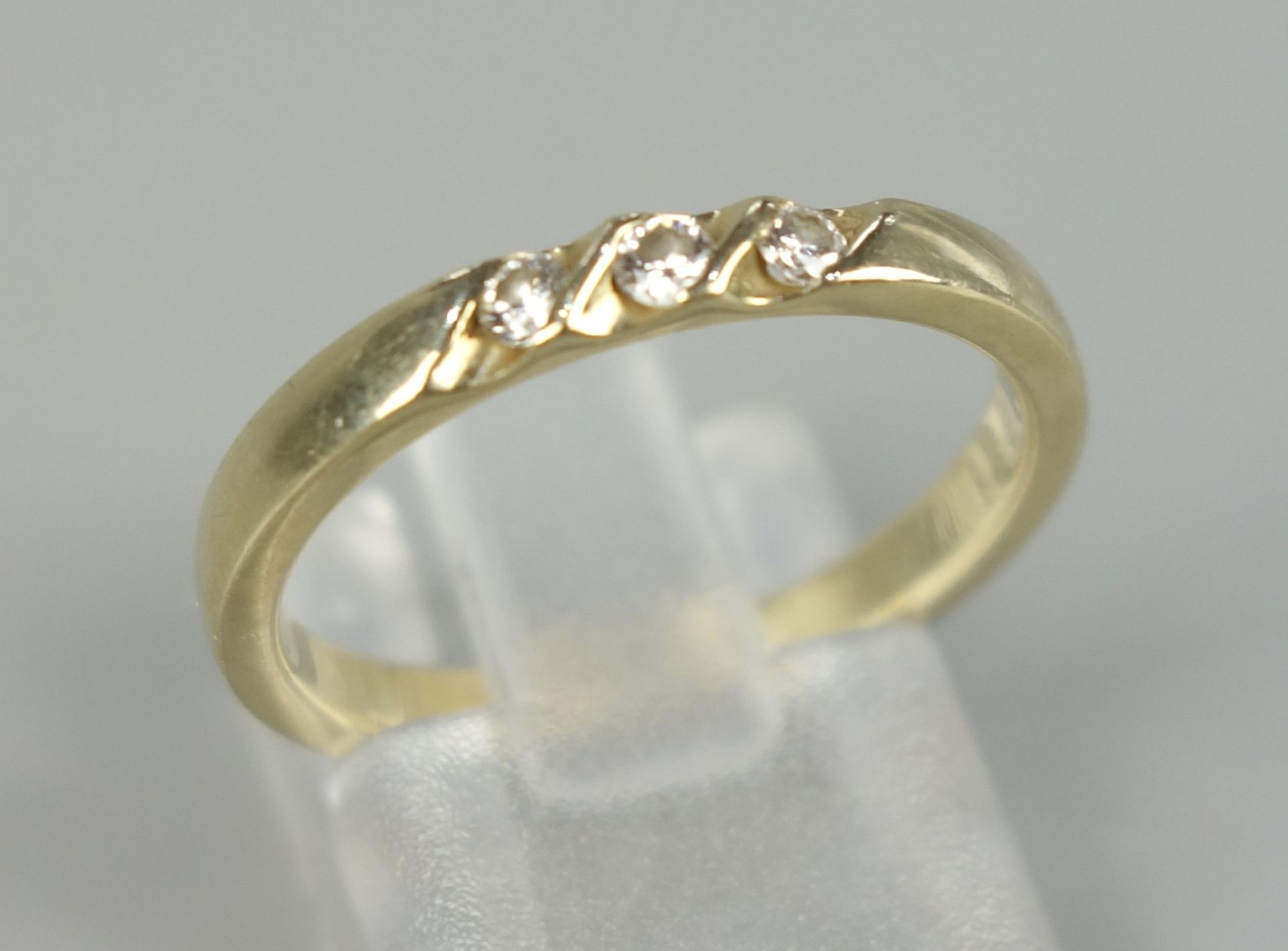 Ring mit 3 Brillanten, 585er Gold, Gew.2,77g, Brillanten, total ca.0,10ct, U.54