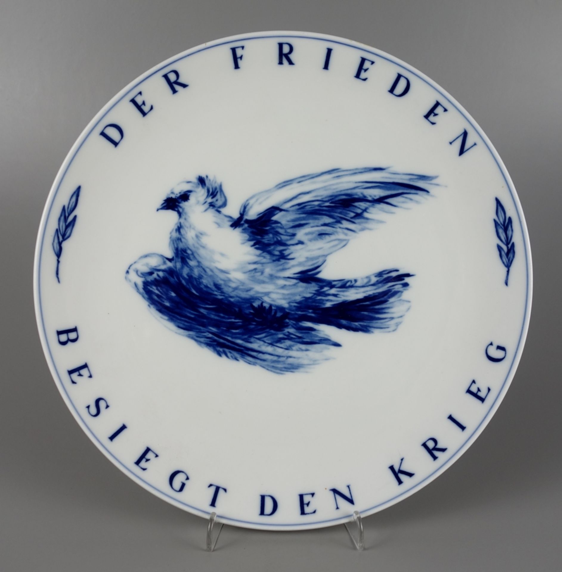 Wandteller "Der Frieden besiegt den Krieg", Meissen, 1970er Jahre, I.Wahl, Taub