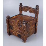 Schatulle in Form eines Stuhls, Norddeutschland, datiert 1860, Holz, beschnitz