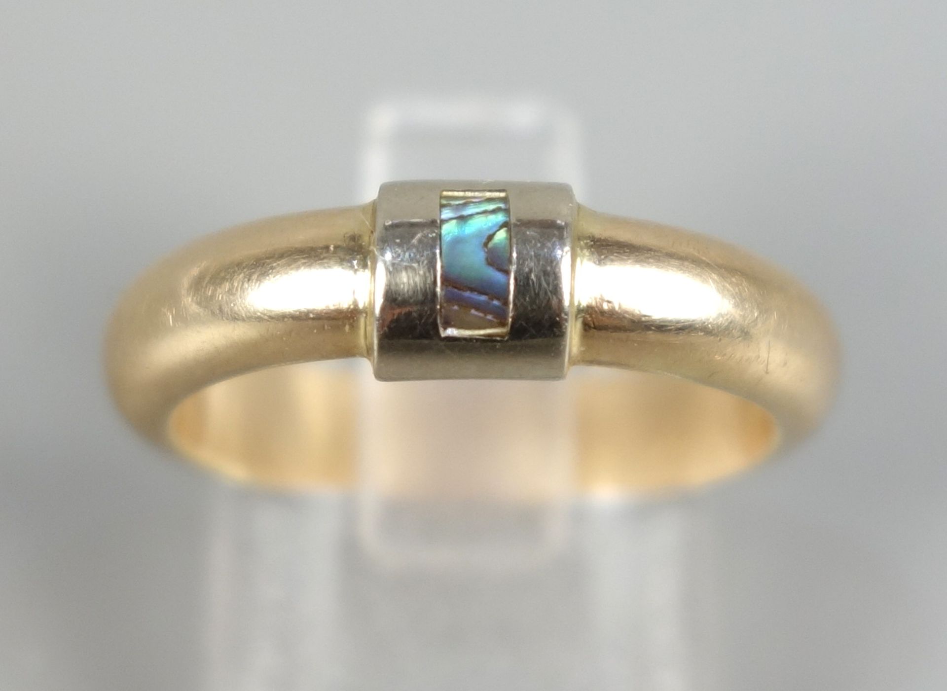 Ring mit Perlmutt, 585er Gold, Gew.3,64g, kleine Perlmuttplatte in quadratische