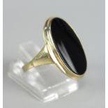 Ring mit Onyxplatte, 333er Gold, Gew.2,92g, ovale Platte, U.54