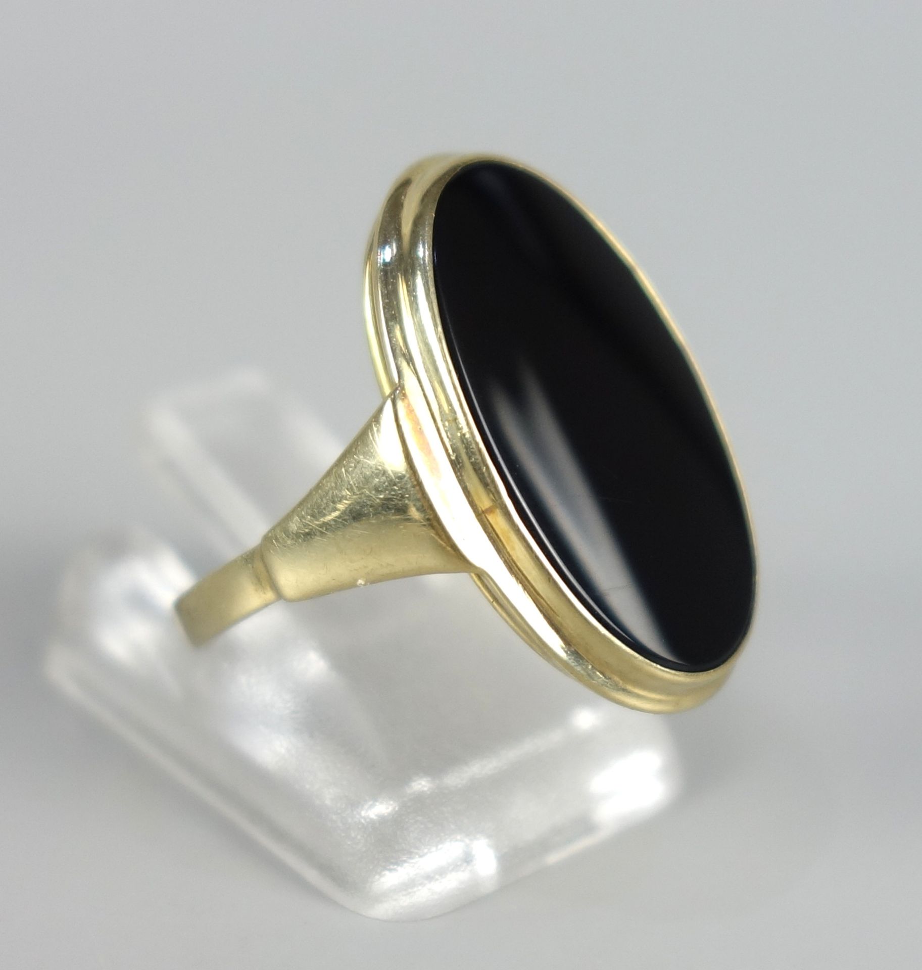 Ring mit Onyxplatte, 333er Gold, Gew.2,92g, ovale Platte, U.54